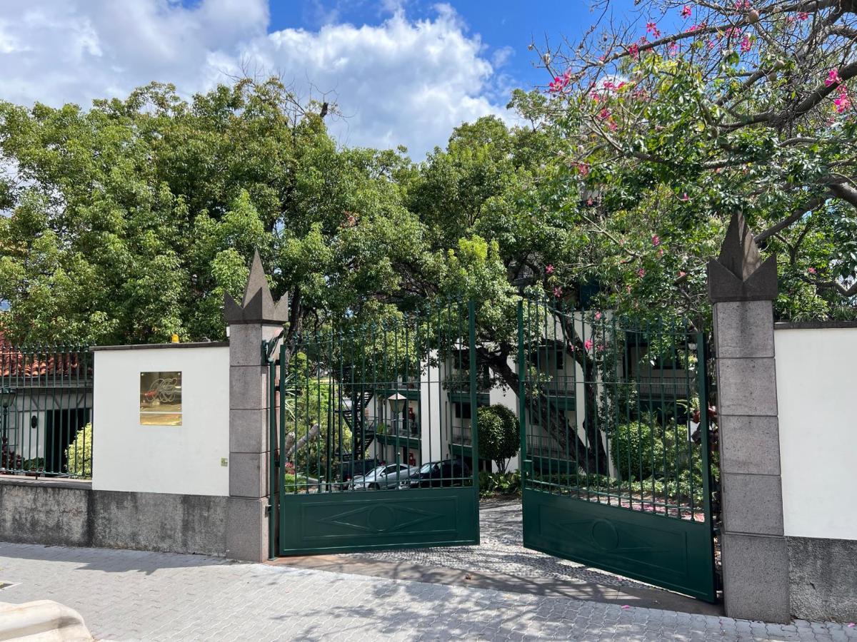 Luxury Oceanfront At Reid'S Gardens Funchal (Madeira) Exterior foto